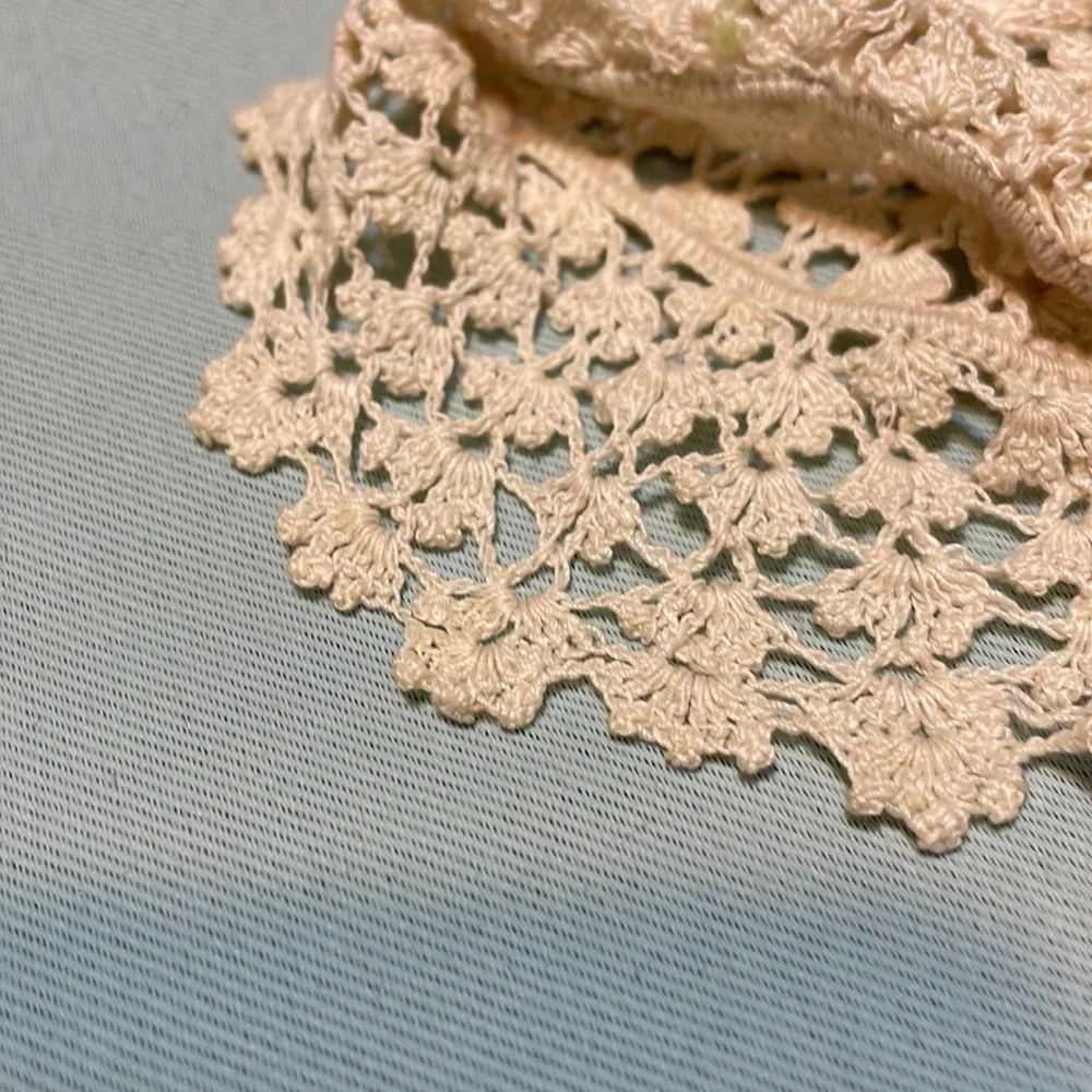 Vintage 1940s Crochet Lace Bridal gloves 


- - Picture 6 of 8